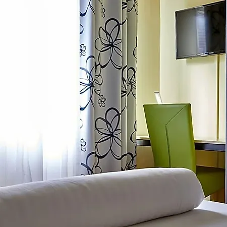 Riviera 2*