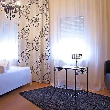 מלון Riviera 2*